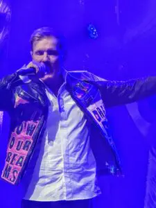 Dieter Bohlen singing in blue light.